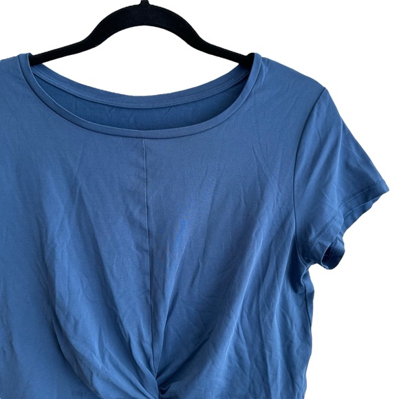 Zyia Twist Front Cropped Athletic Active T-Shirt - Picture 3 of 4